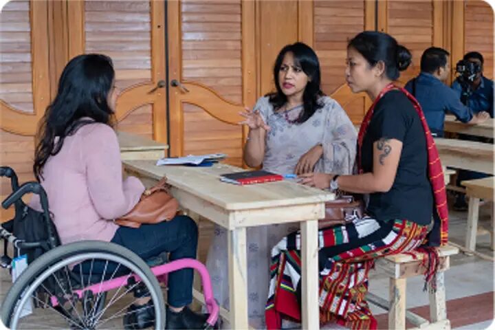 Participants from different backgrounds in discussion at FIF